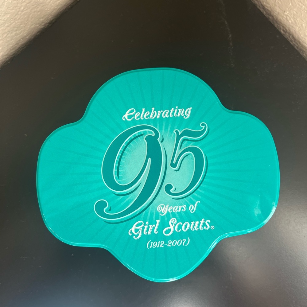 GIRL SCOUTS Celebrating 95 Years Collectible Tin (1912-2007)